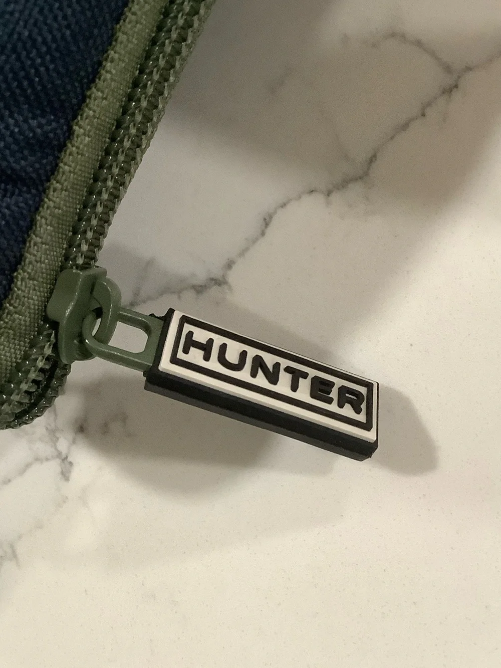 Hunter Outdoor Blanket Tote - Olive Green & Navy with Striped Handles